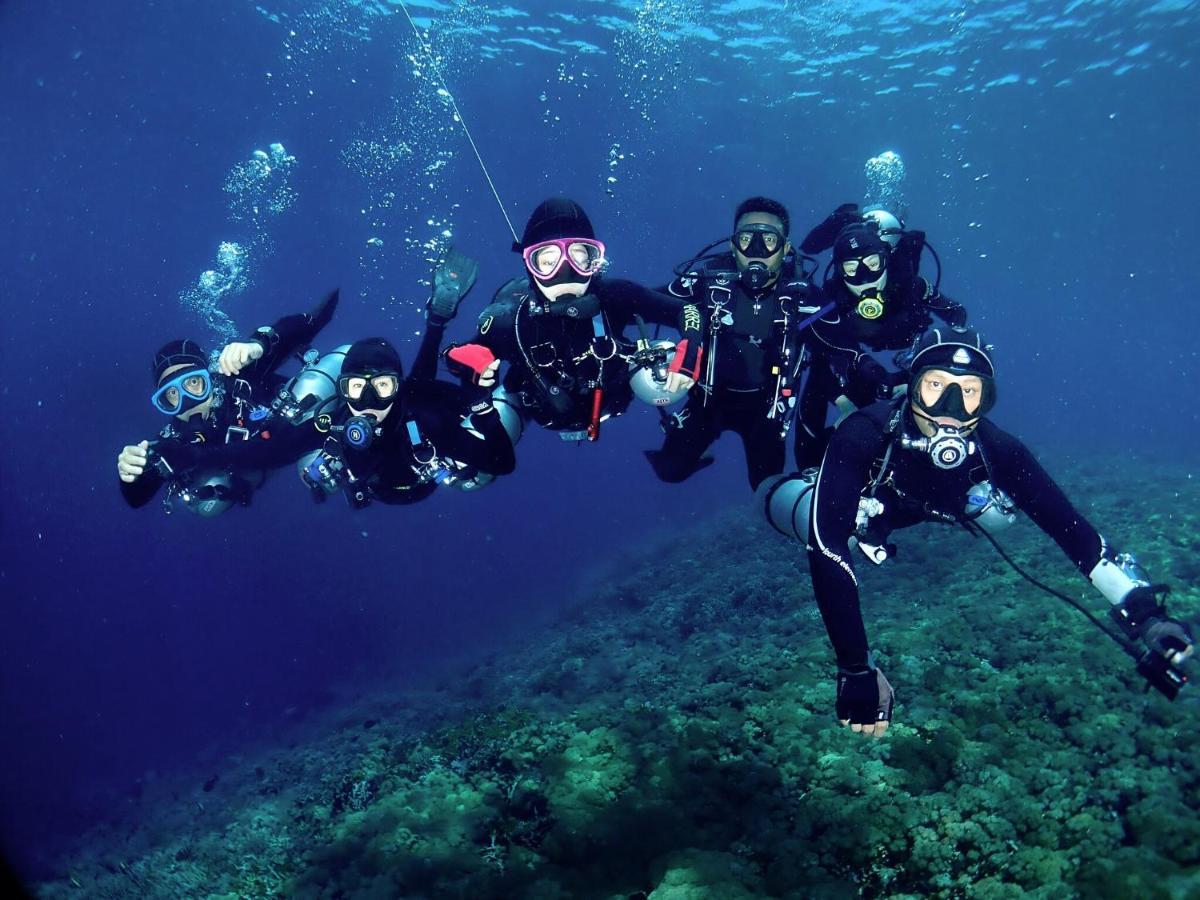 Sugarsea Inn & Dive Shop Мактан Экстерьер фото